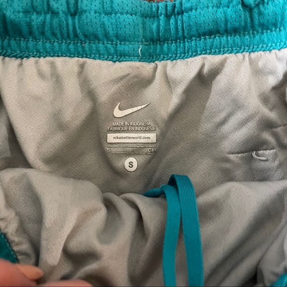 Nike blue athletic shorts - Picture 2 of 3